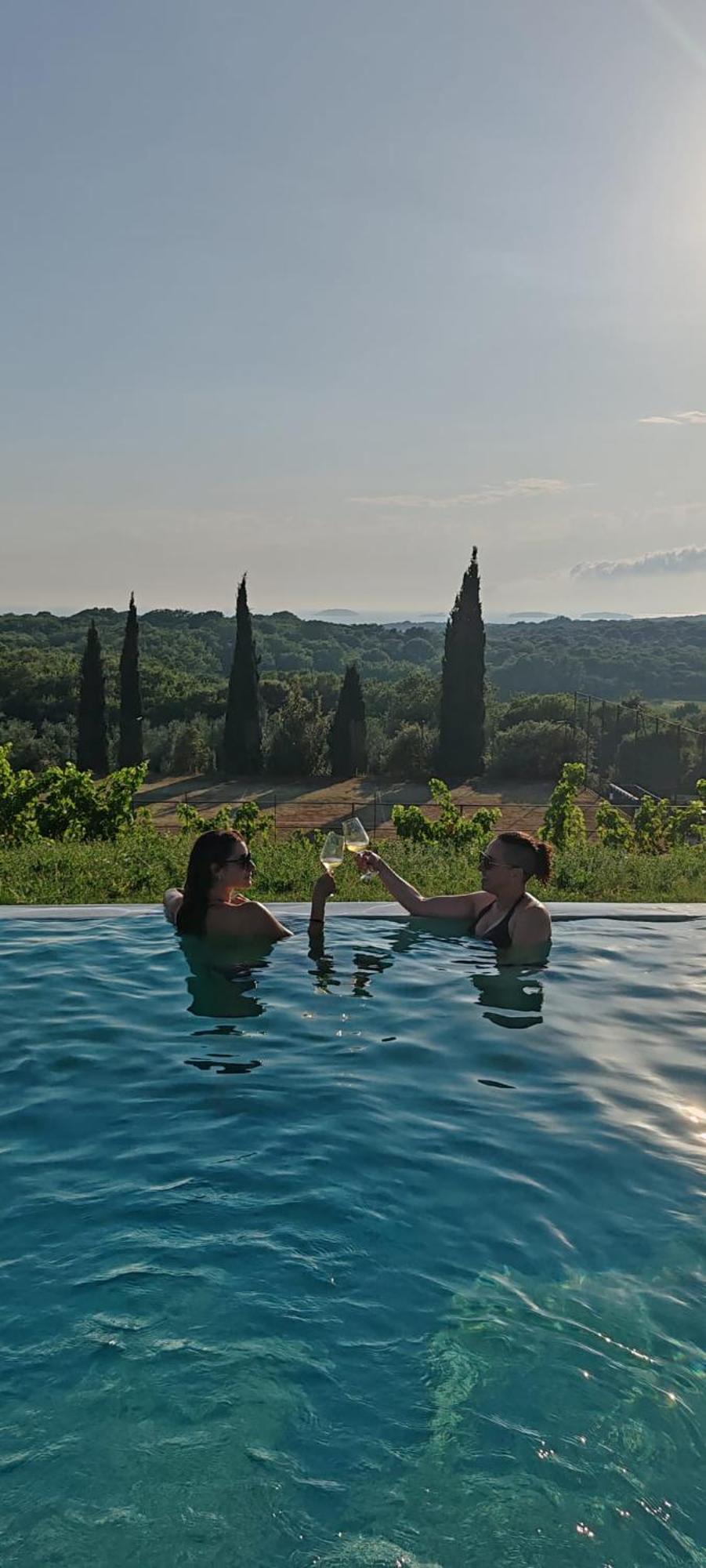 Collis Winery - Family & Friends - Mobilhome Rovinj Bagian luar foto